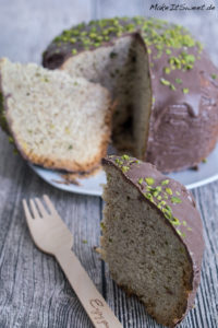Mandelkuchen mit Schokolade und Pistazien - Kuchen Brotbackautomat