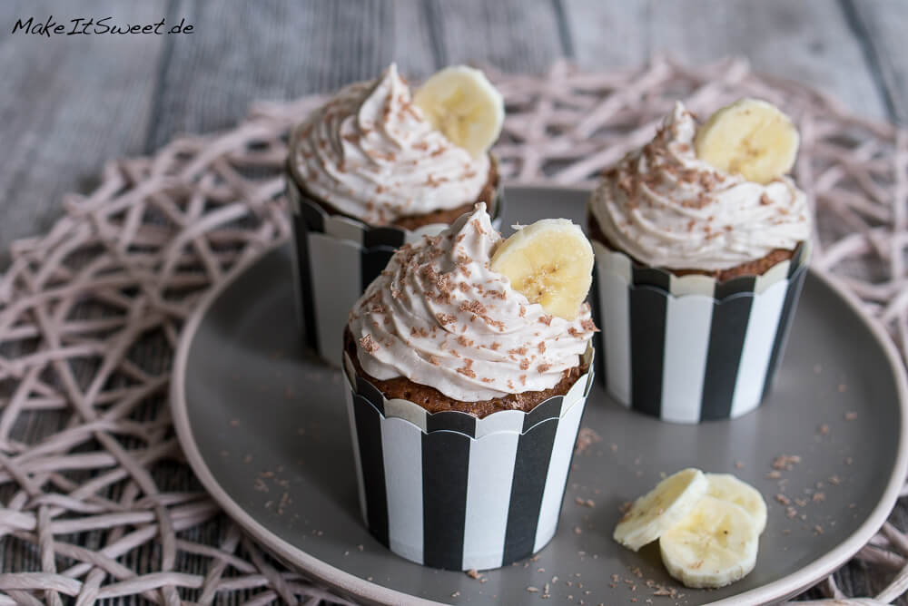 Muffin mit Nutella Füllung und Bananen-Topping