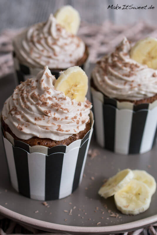 Muffin mit Nutella Füllung und Bananen-Topping