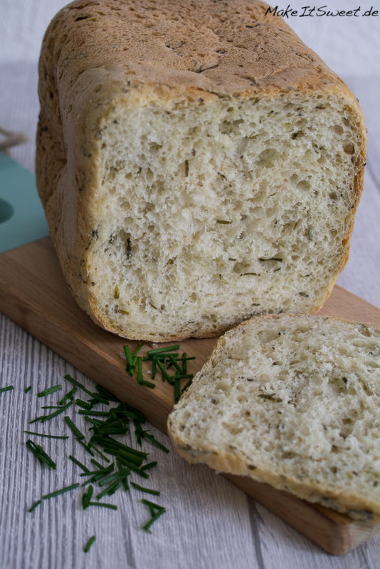 Schnittlauch Sesam Brot aus dem Brotbackautomat BBA Rezept - alternativ auch ohne BBA - vegetarisch einfach schnell