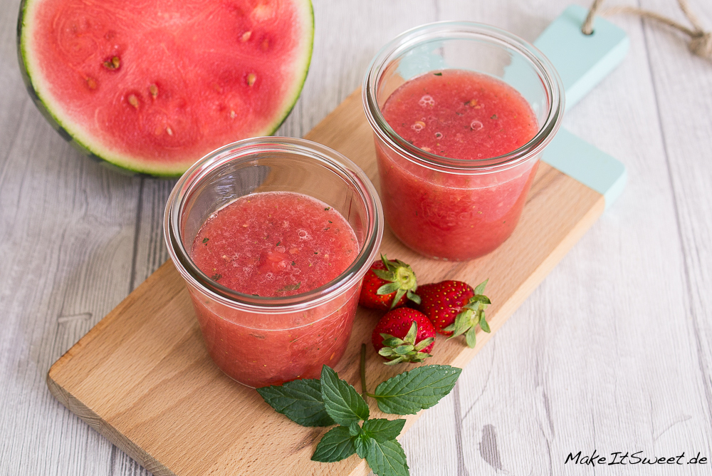 Erdbeere Wassermelone Limonade frisch Minze Zitrone erfrischend Sommergetraenk Rezept selber machen
