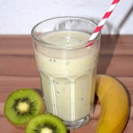 Bananen-Milchshake mit Kiwi