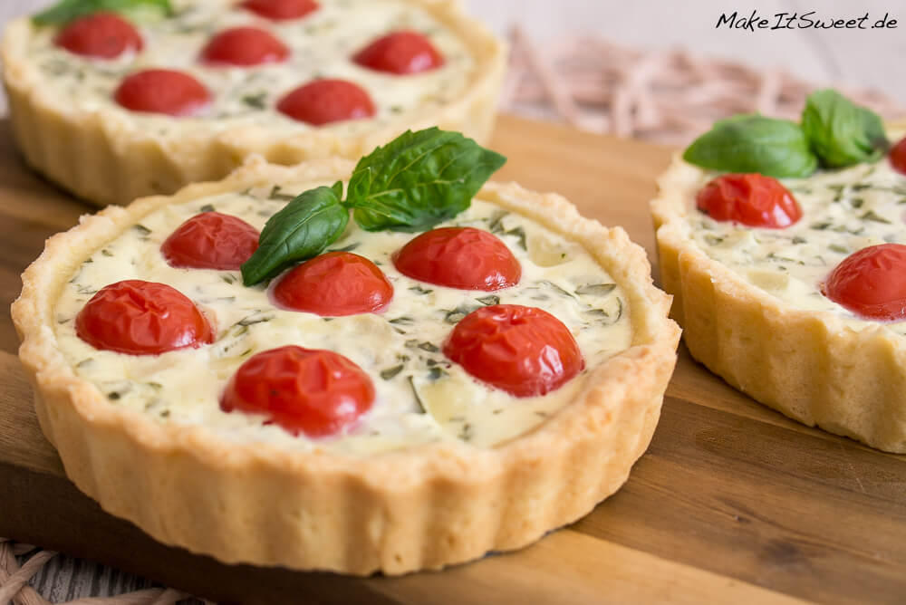 Herzhafte Tartelette mit Tomate und Mozzarella