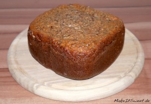 Low Carb Eiweissbrot aus dem Brotbackautomat Rezept