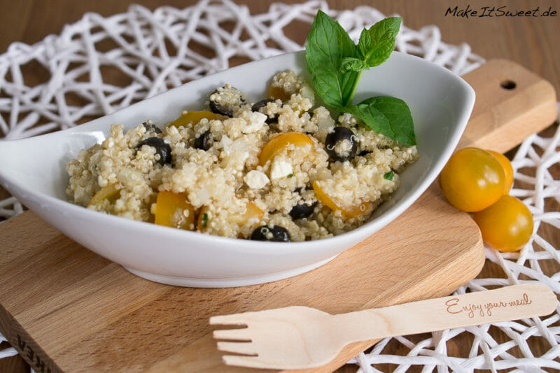 Griechischer Quinoa Salat Rezept mit Feta Tomate Oliven Minze
