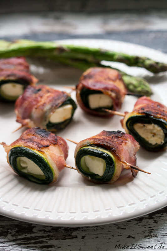 Gegrillte Zucchini Feta Röllchen mit Bacon vom Grill
