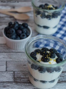 Blaubeer-Dessert mit Quark und Zitrone