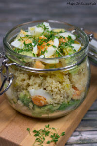 Couscous Avocado Eier Salat im Glas Rezept vegetarisch einfach vorbereiten Mittagessen Schicht