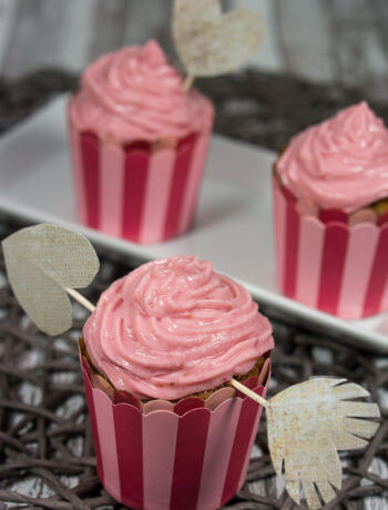 Himbeere Muffins mit Topping - Himbeer Muffin mit Himbeeren Topping Rezept Valentinstag Liebe Himbeere einfach lecker Dessert