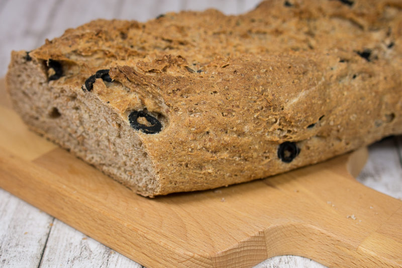 olivenbrot-mit-kraeuter-vollkorn-baguette-rezept-gesund