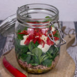 Thunfisch-Mozzarella-Salat im Glas Rezept Feldsalat einfach Chili