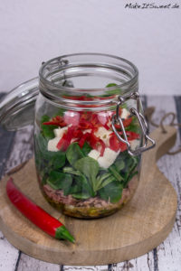 Thunfisch Salat mit Mozzarella und Feldsalat - Salat im Glas
