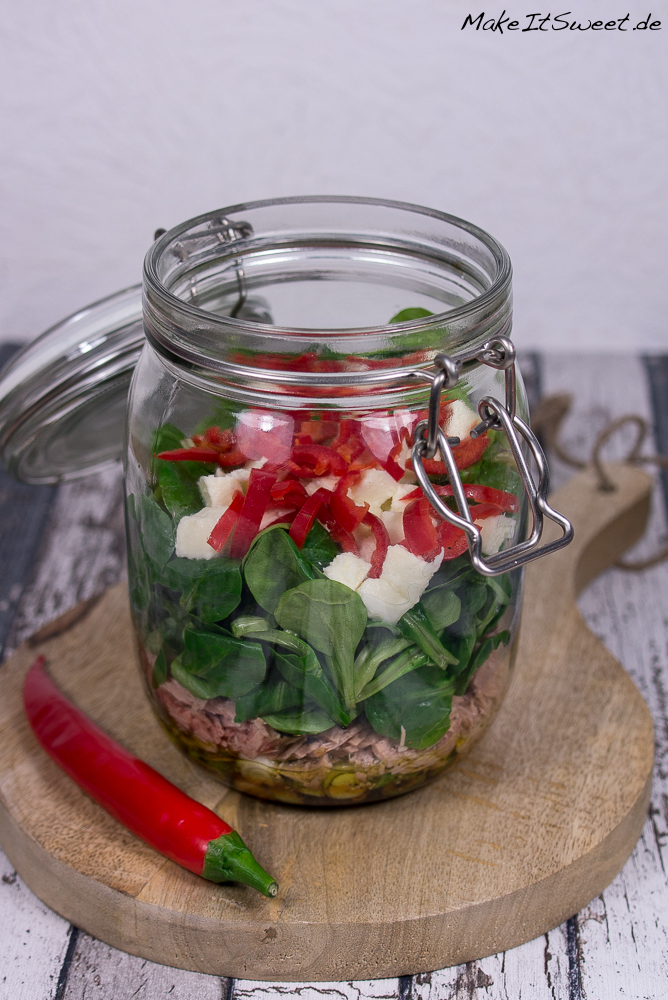 Thunfisch Salat mit Mozzarella und Feldsalat im Glas