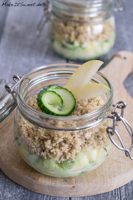 Quinoa Salat mit Gurke und Apfel - Salat im Glas