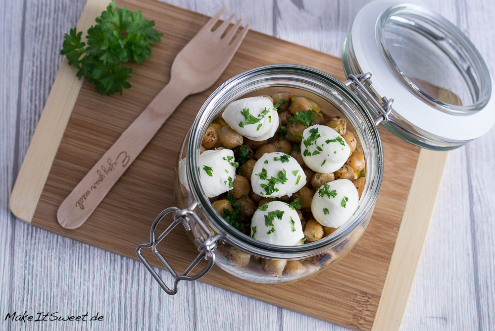 KichererbsenTomatenSalat im Glas mit Mozzarella Rezept