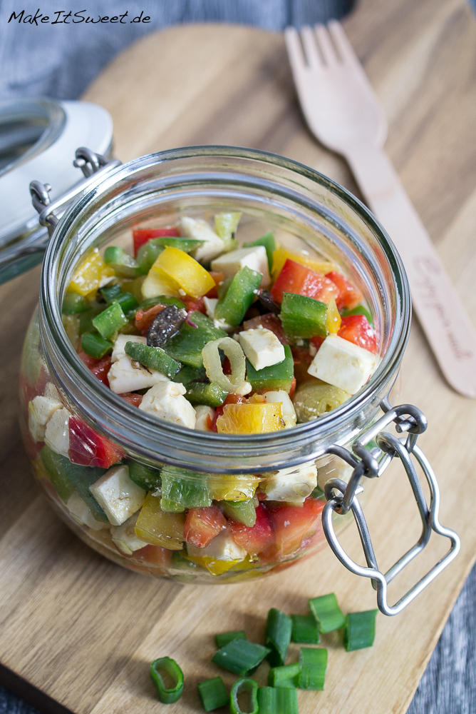 Griechischer Paprika-Feta-Oliven-Salat im Glas Rezept - MakeItSweet.de