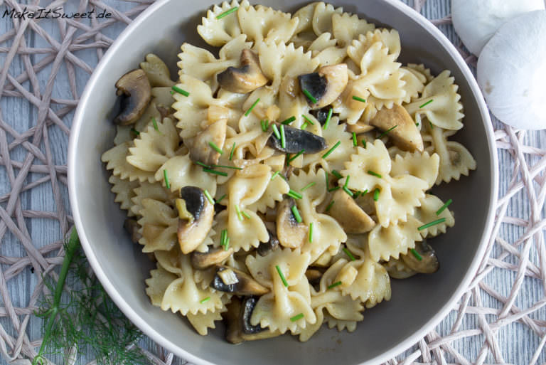 Einfacher Nudelsalat mit Champignons und Fenchel
