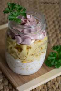 Nudelsalat mit Fleischwurst - Salat im Glas