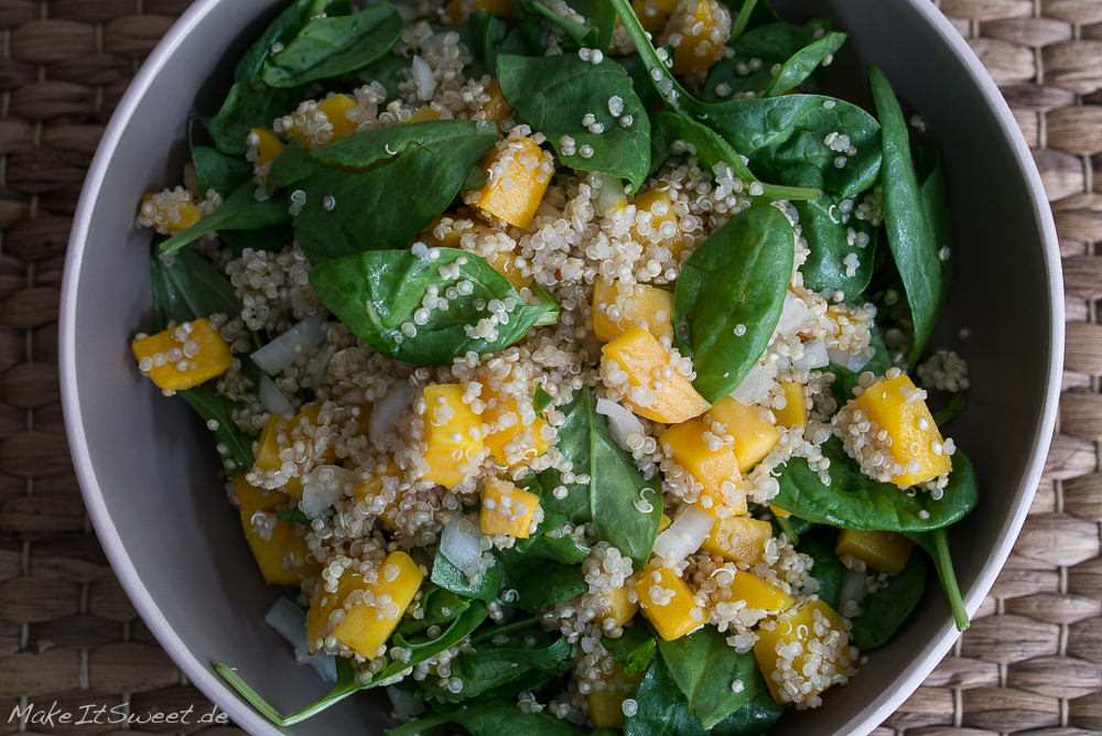 Einfacher Butternut-Quinoa-Spinat Kürbissalat