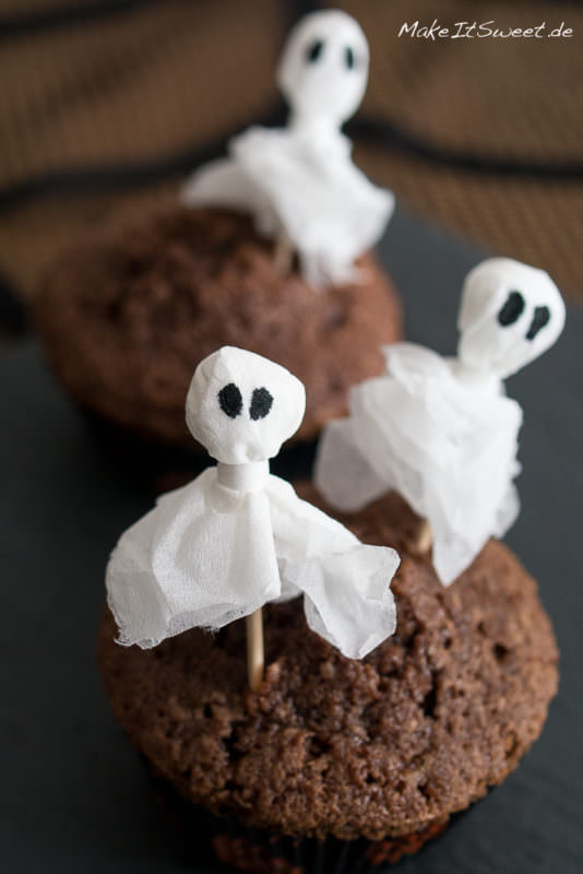 Halloween Geister Muffins dekorieren einfach schnell Cupcakes mit Gespenstern