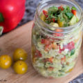 Avocado Paprika Reis Salat im Glas mit Chili Tomate Kresse Rezept Zitronendressing Picknick