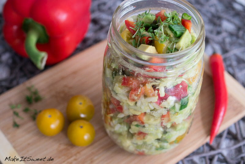 Avocado Paprika Reis Salat im Glas mit Chili Tomate Kresse Rezept Zitronendressing Picknick