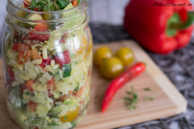 Reissalat mit Paprika und Avocado im Glas Rezept