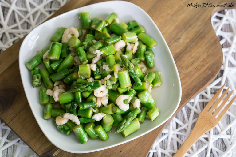 Lauwarmer Spargel Salat mit Garnelen