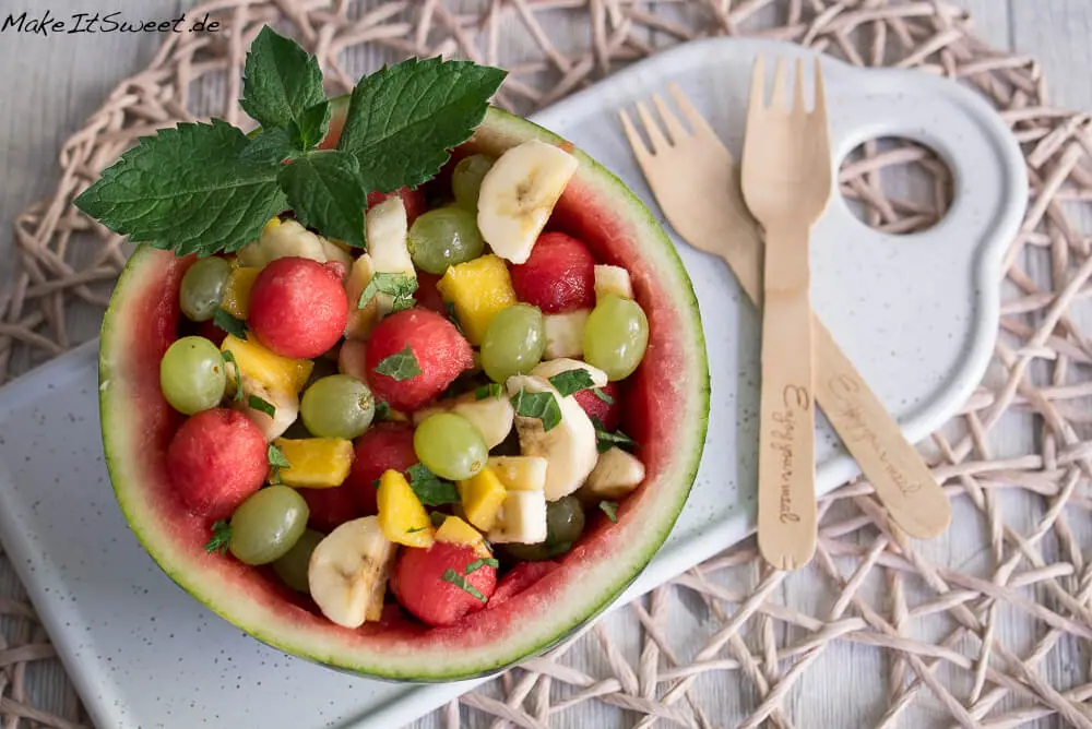 Wassermelonen Obstsalat Rezept Traube Mango Banane Minze Sommer