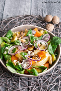 Wintersalat mit Süßkartoffeln, Rosenkohl, Orange und Feta