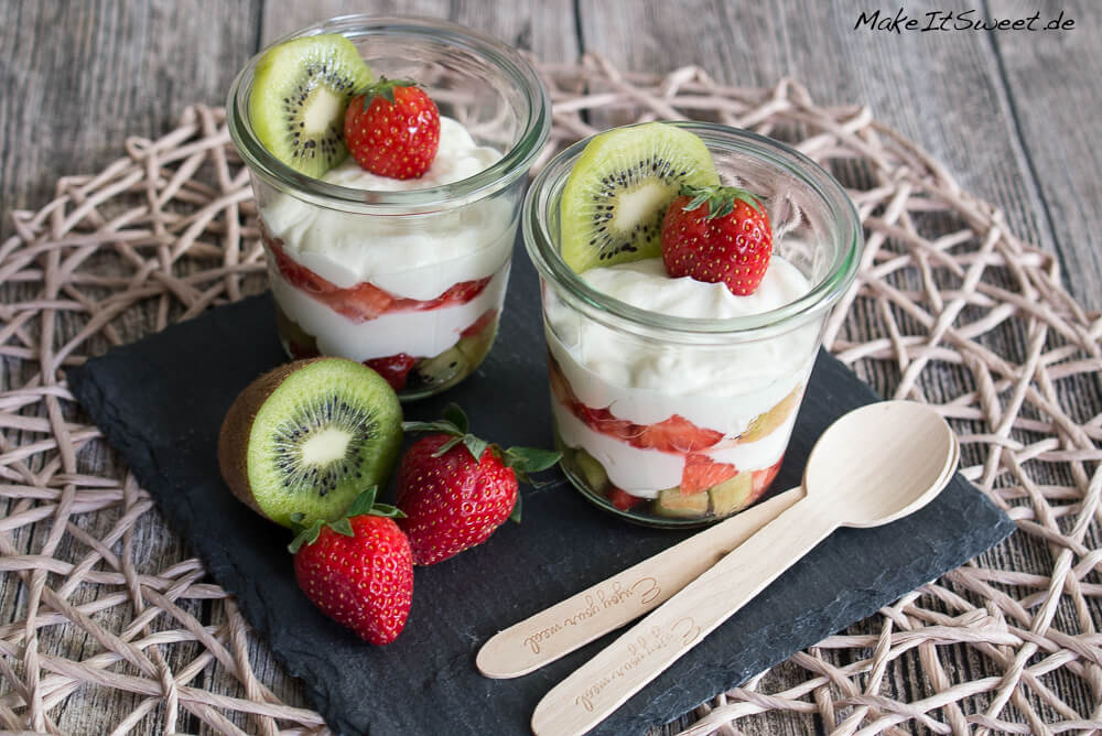 Erdbeerdessert mit Kiwi und Zitronenquark - Nachtisch im Glas