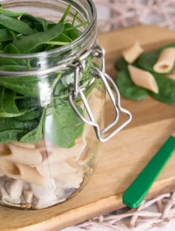 Vollkornnudel Haehnchen Spinat Salat im Glas Rezept 2