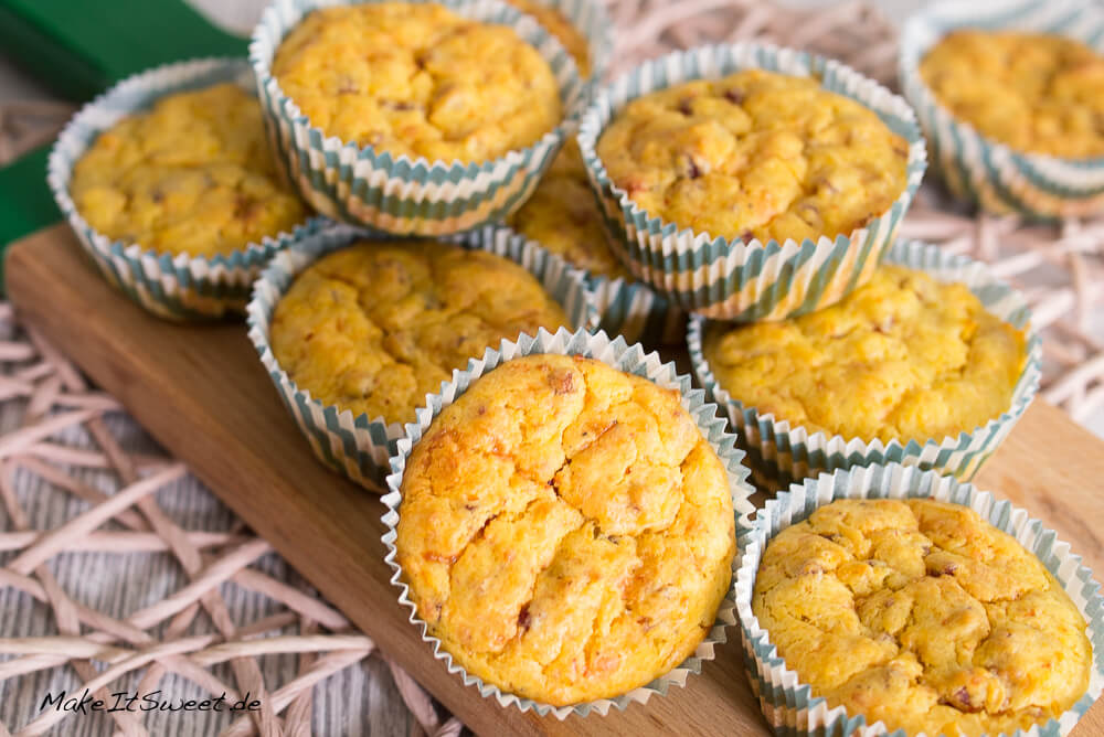 Herzhafte Kürbismuffins mit Käse und Speck
