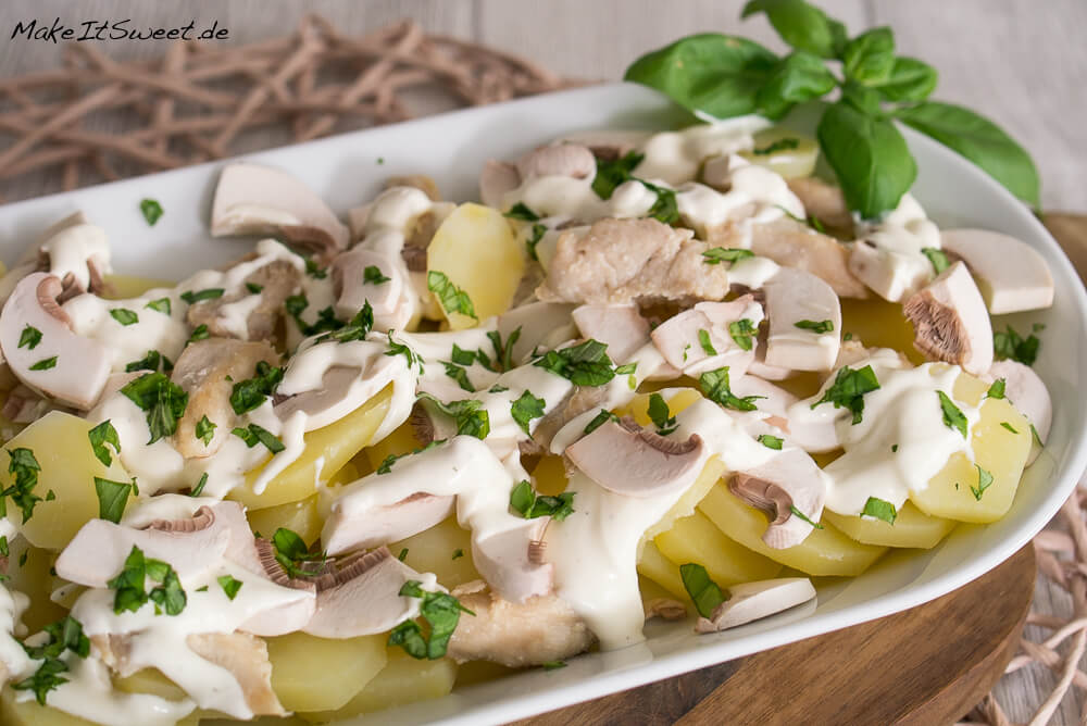 Kartoffelsalat mit Champignons und Schmandsoße - einfach