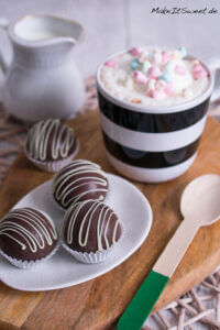 Hot Chocolate Bombs - Heiße Schokolade mit Marshmallows 4 Eine Tasse heiße Schokolade mit Marshmallows und selbstgemachten Hot Chocolate Bombs
