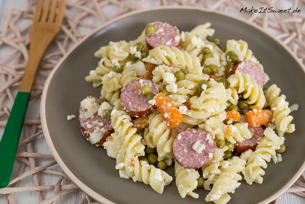Nudelsalat mit Feta und Kabanossi