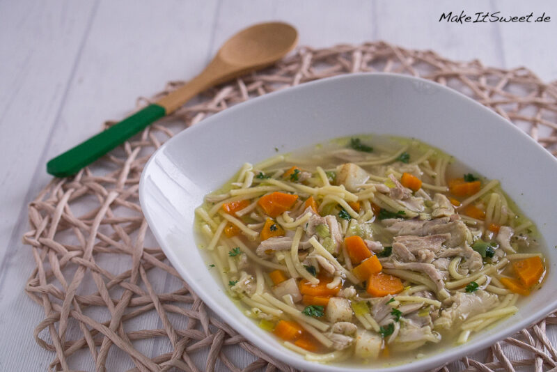 Selbstgemachte Hühnersuppe kochen - einfach