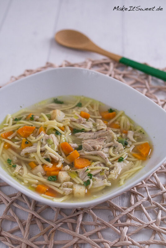 Selbstgemachte Hühnersuppe kochen - einfach