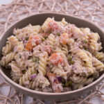 Nudelsalat mit Thunfisch, Erbsen und Moehren Rezept einfach