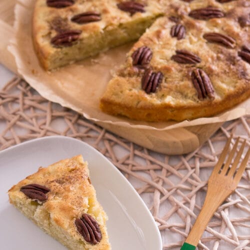 Apfel-Walnuss-Kuchen mit Rosinen Apfel-Walnuss-Kuchen mit Rosinen