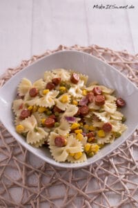 Nudelsalat mit Kabanossi, Erbsen und Mais