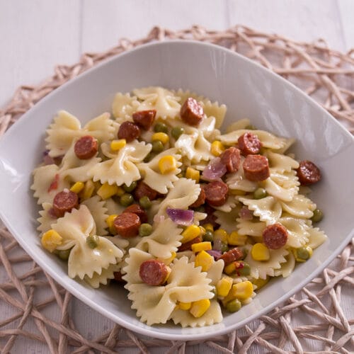 Griechischer Nudelsalat mit Feta und Paprika - einfach