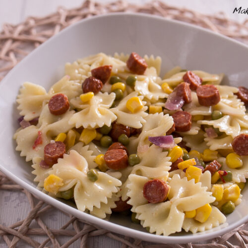 Nudelsalat mit Kabanossi, Erbsen und Mais