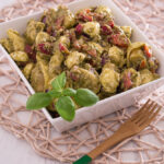 Tortellinisalat mit Pesto Mozzarella Paprika Rezept einfach-2