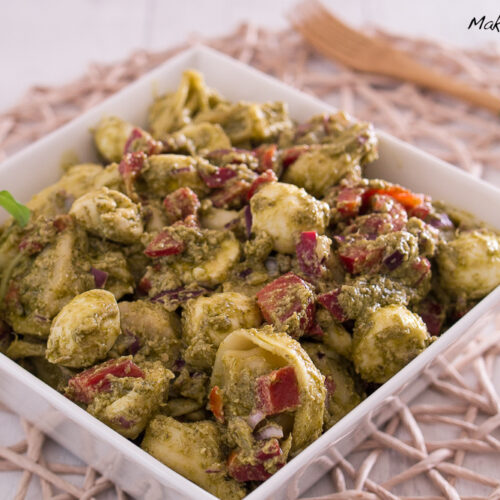 Tortellini Salat mit Pesto, Paprika und Mozzarella
