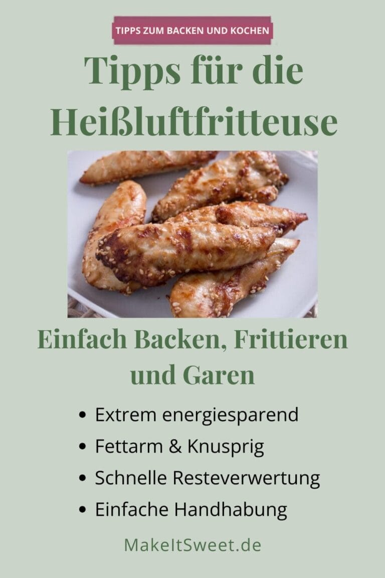 Gekochte Hähnchenstreifen, auf einem Teller angerichtet.